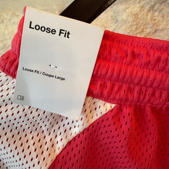 Nike Pink and White Women’s Shorts - Picture 4 of 5